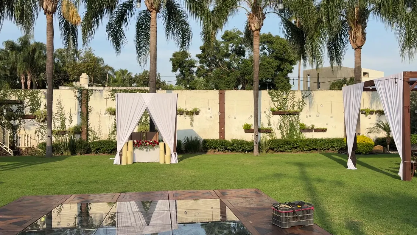 Entelado: Pérgolas y jardín